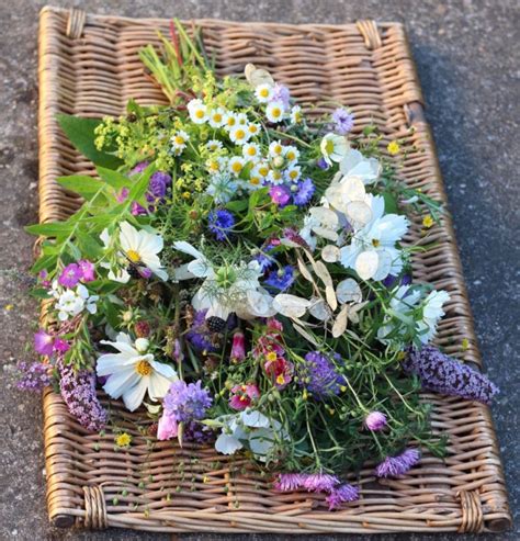 Our Monthly Tip: Make a Wildflower Casket Spray - SevenPonds BlogSevenPonds Blog