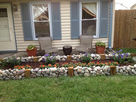 +23 Front Yard Flower Bed Landscaping Ideas References