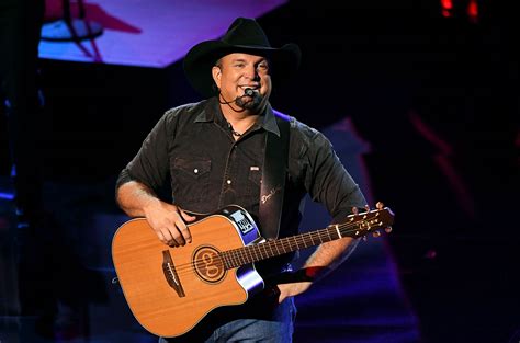 Garth Brooks’ Talks 2023 Las Vegas Residency – Billboard