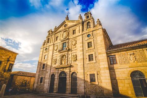 Iglesia Santa Teresa de Avila - Explore the Birthplace of Santa Teresa