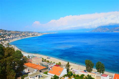 10 Best Athens Beaches For A Reviving Holiday Experience!