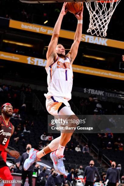 Devin Booker Dunking Photos and Premium High Res Pictures - Getty Images