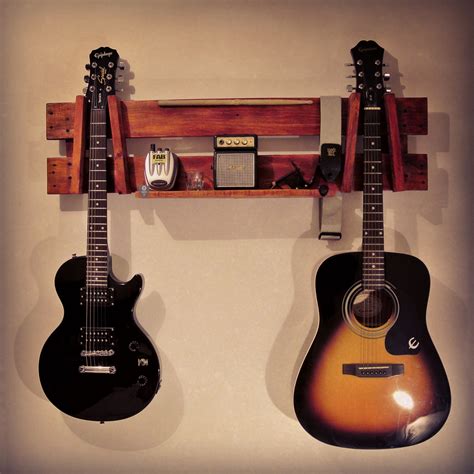 Wood guitar wall stand made recycling pallets... Wood design | Muebles de música, Decoración de ...