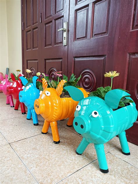 Recycling plastic bottles into pig-shaped plant pots for colorful garden | Plastic bottle crafts ...