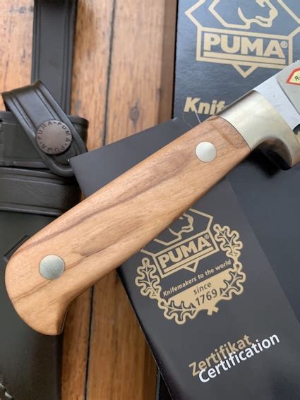 Puma Knife: Puma Latest Model Jagdnicker Knife with Olive Wood Handle