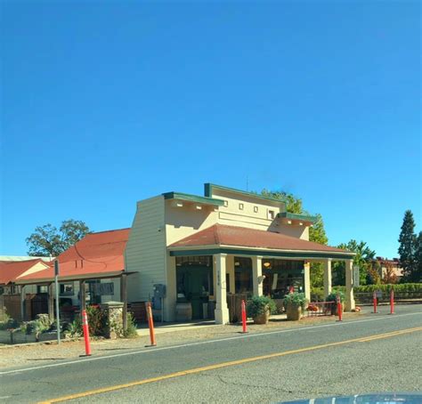 Oakville Grocery Napa Valley - Perfect Wine Tour Lunch Spot!