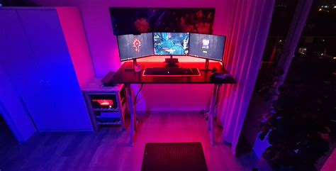 Here is my home office and game PC setup. Using the Hue Ledstrip behind ...