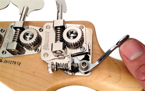 How To The Hipshot Drop D Tuner Bass Operate? - Guitar Tuner - Guitar Tunio