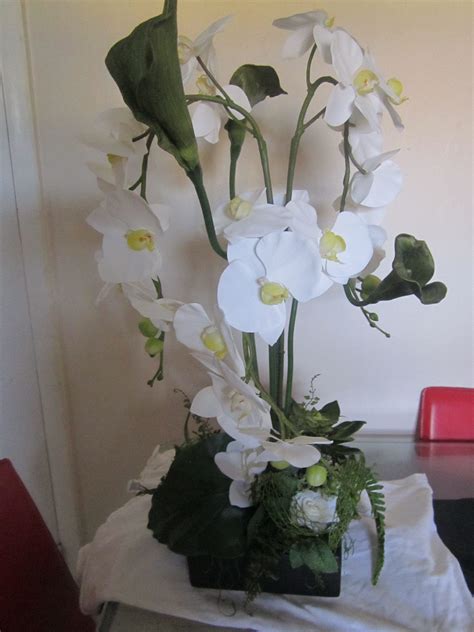 ARREGLO DE ORQUIDEAS BLANCAS | Silk flowers, Floral arrangements, Orchids