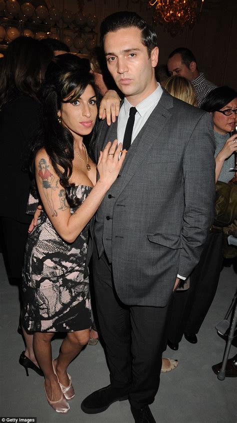 Amy Winehouse fans treated to behind the scenes footage from biopic | Daily Mail Online