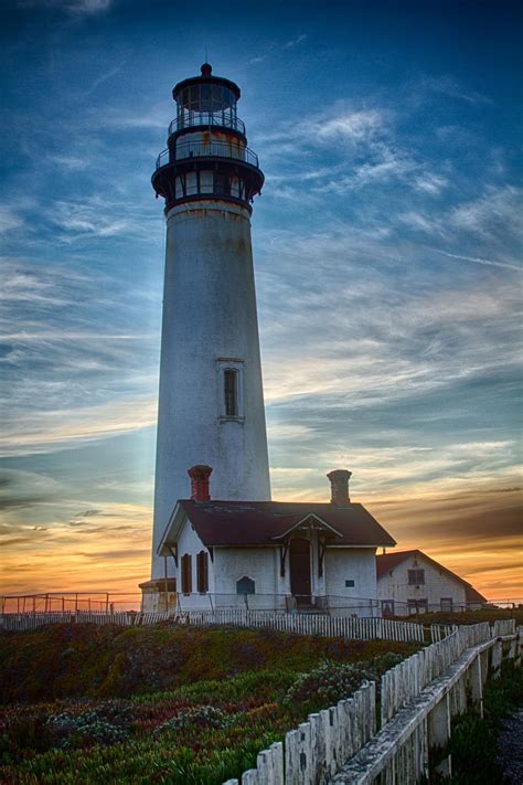 Pigeon Point Lighthouse | HDR creme