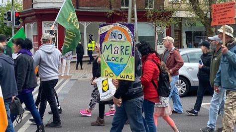 Hundreds attend lockdown protest in Cork