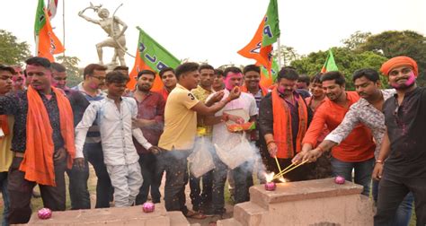 BJP Yuva Morcha celebrates NDA win in Bokaro – Jharkhand Mirror