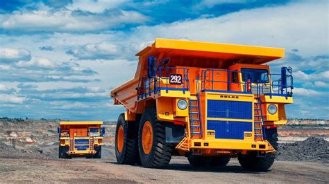 BELAZ mining dump truck - online puzzle