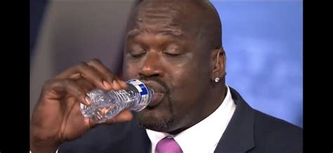 Shaq holding a water bottle : r/ShaqHoldingThings