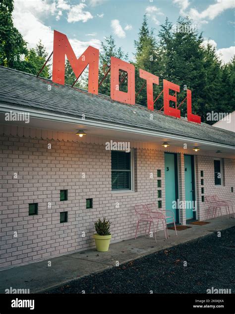 Starlite Motel vintage sign, Kerhonkson, New York Stock Photo - Alamy