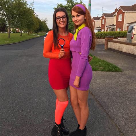 Daphne and Velma costume #velmaanddaphne Scooby doo DIY costumes of daphne and Velm… | Cute ...