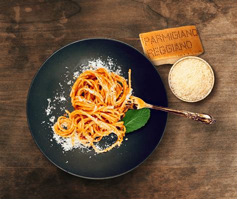 Spaghetti Pomodoro al Parmigiano Reggiano - Parmigiano Reggiano USA