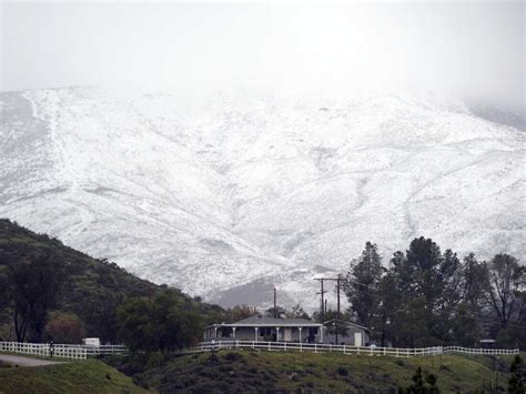 Snow blankets Los Angeles area in rare heavy storm : NPR