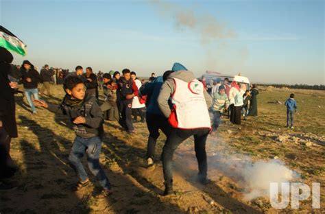 Photo: Palestinian Woman Killed and 25 Others Wounded During Protest at ...