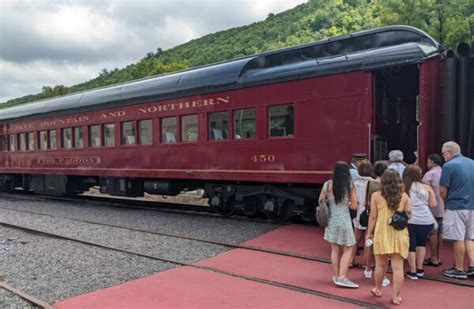 With new car, Reading & Northern adds ‘Crown Class’ service for excursions - Trains