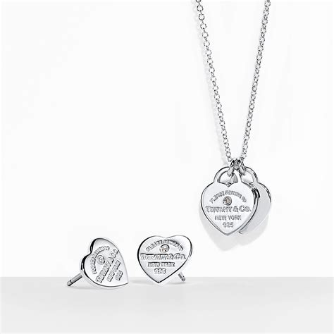 Return to Tiffany™ Heart Pendant and Earrings Set in Silver with Diamonds, Mini | Tiffany & Co.