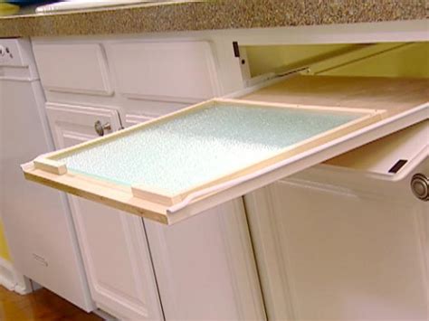 Build a Pullout Cutting Board Video | DIY