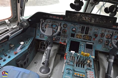 Antonov 124 Cockpit: Ontdek de Binnenkant van het Meest ...