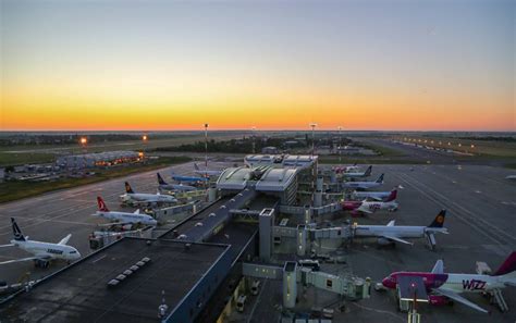 Romania to open 700 mln euro tender for new Bucharest airport terminal ...