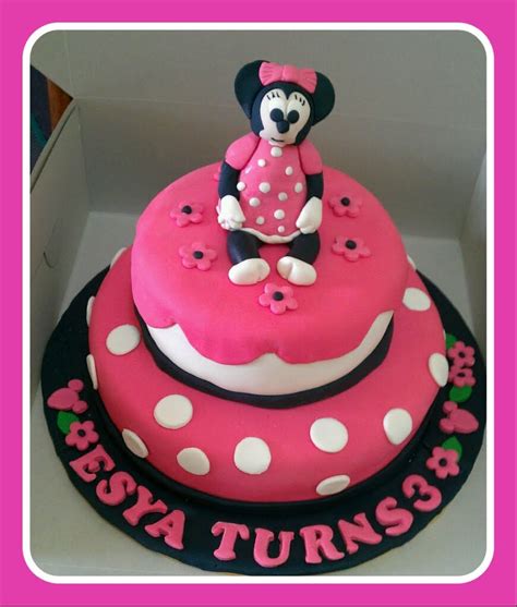 3D Minnie mouse cake