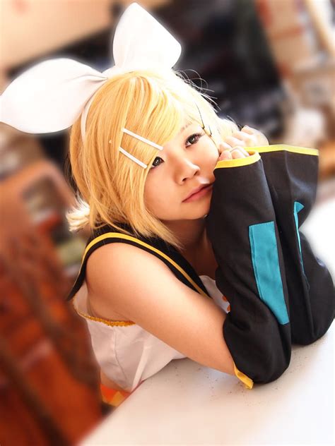 Kagamine Rin Cosplay by YUIOCosplay on DeviantArt