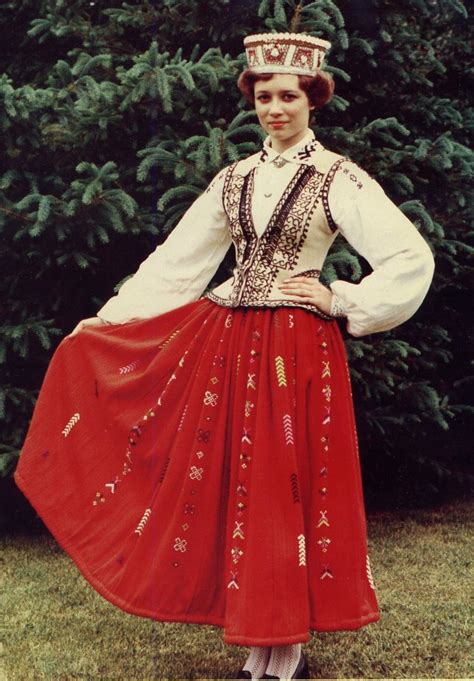 FolkCostume&Embroidery: Costume of Nica, South Kurzeme province, Latvia