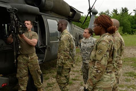 N.Y. Guard helicopter company conducts machine-gun training > National ...