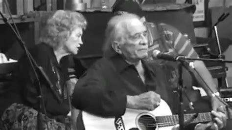 Johnny Cash -- His Final Live Performance (2003) - YouTube