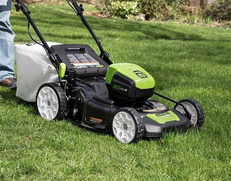 5 Best Electric Start Self Propelled Lawn Mowers in 2024: Reviews & FAQ