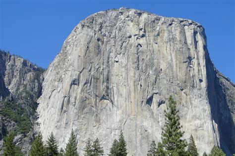 Park Visitors Catch "Giant" El Capitan Rockfall on Video