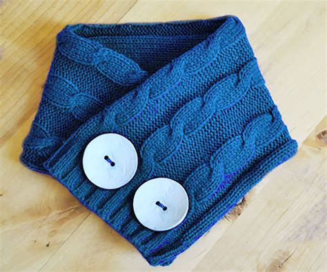 DIY Sweater Hat, Gloves, & Scarf Upcycle - Jennifer Maker