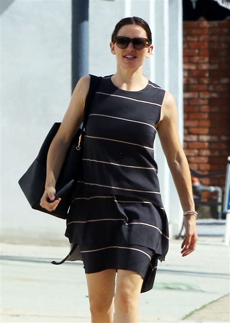 Jennifer Garner Style - Out in Los Angeles 4/10/2016 • CelebMafia