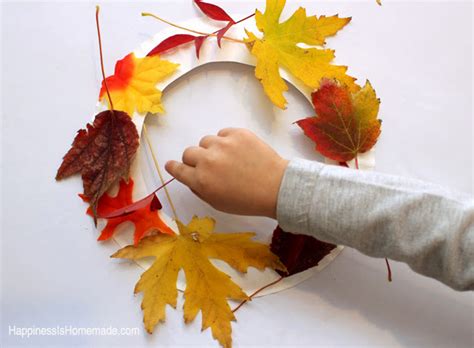 Kids Craft: Fall Leaf Wreath