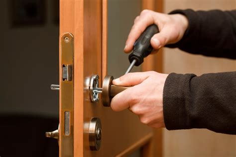 How to Install a Door Knob in 7 Steps (With Pictures) | House Grail