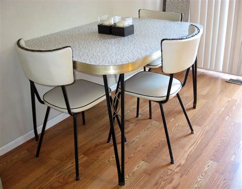 Attachment Retro Kitchen Table And Chairs Set 982 Diabelcissokho with sizing 2941 X 2304 | Retro ...
