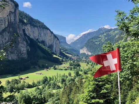 A Helpful Lauterbrunnen Valley Guide | Lauterbrunnen Hiking & Waterfalls