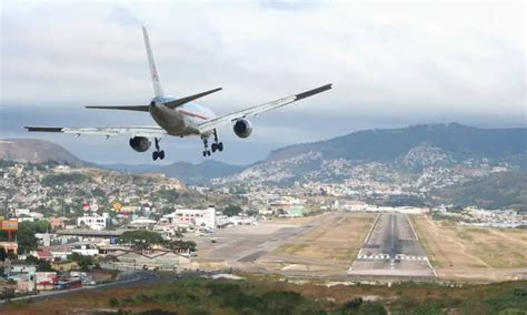 Top 10 Most Dangerous Airport Landings - MyFunkyTravel