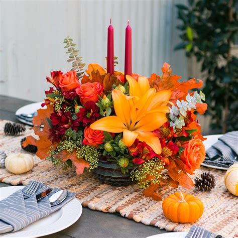 Gather 'round this perfectly pretty Thanksgiving floral centerpiece ...