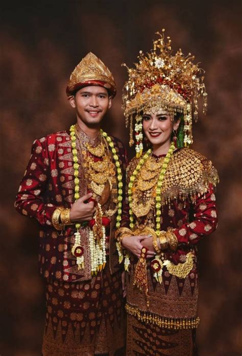 Ciri dan Jenis Baju Adat Palembang yang Unik dan Mewah - Budayanesia