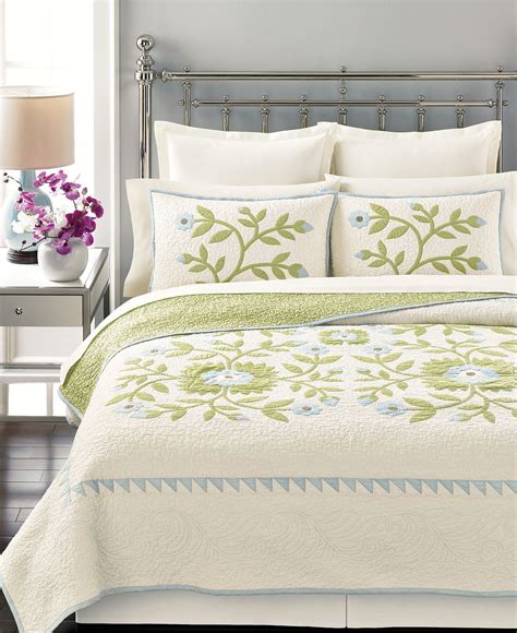 Martha Stewart Collection Bedding, Folklore Quilts $360.00 | Dormitorios, Almohadones, Hogar