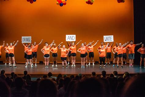 Expressing love for UT with dance moves: Smokey’s Howl brings students ...