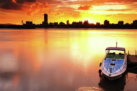 Golden Sunset In Tamsui River Photograph by Joyoyo Chen