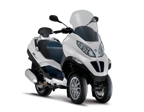 Piaggio imports 3-wheeler 125cc MP3 scooter for R&D | Shifting-Gears