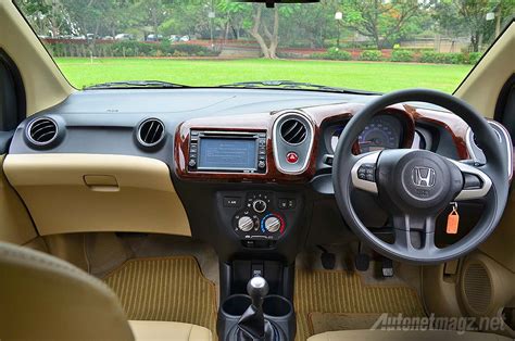 Interior dashboard Honda Mobilio RS hitam | AutonetMagz :: Review Mobil ...